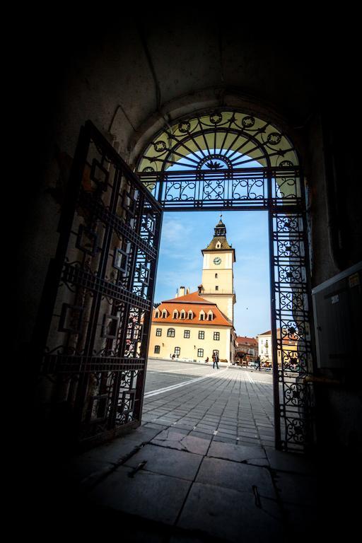 Residence Piata Sfatului Brasov Luaran gambar